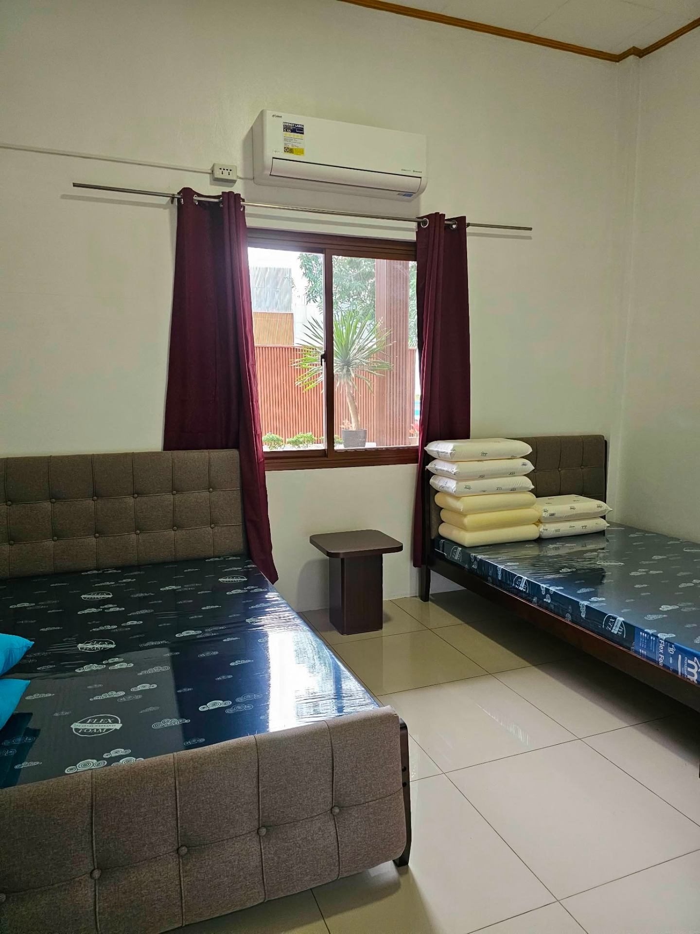 Second bedroom with twin beds